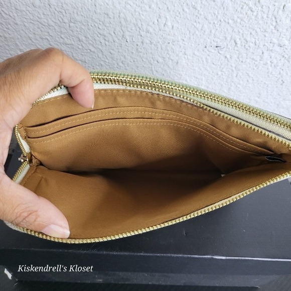 Coach Bundle Hilda Sandals SZ6 and Matching Signature  Wristlet. - Picture 16 of 16